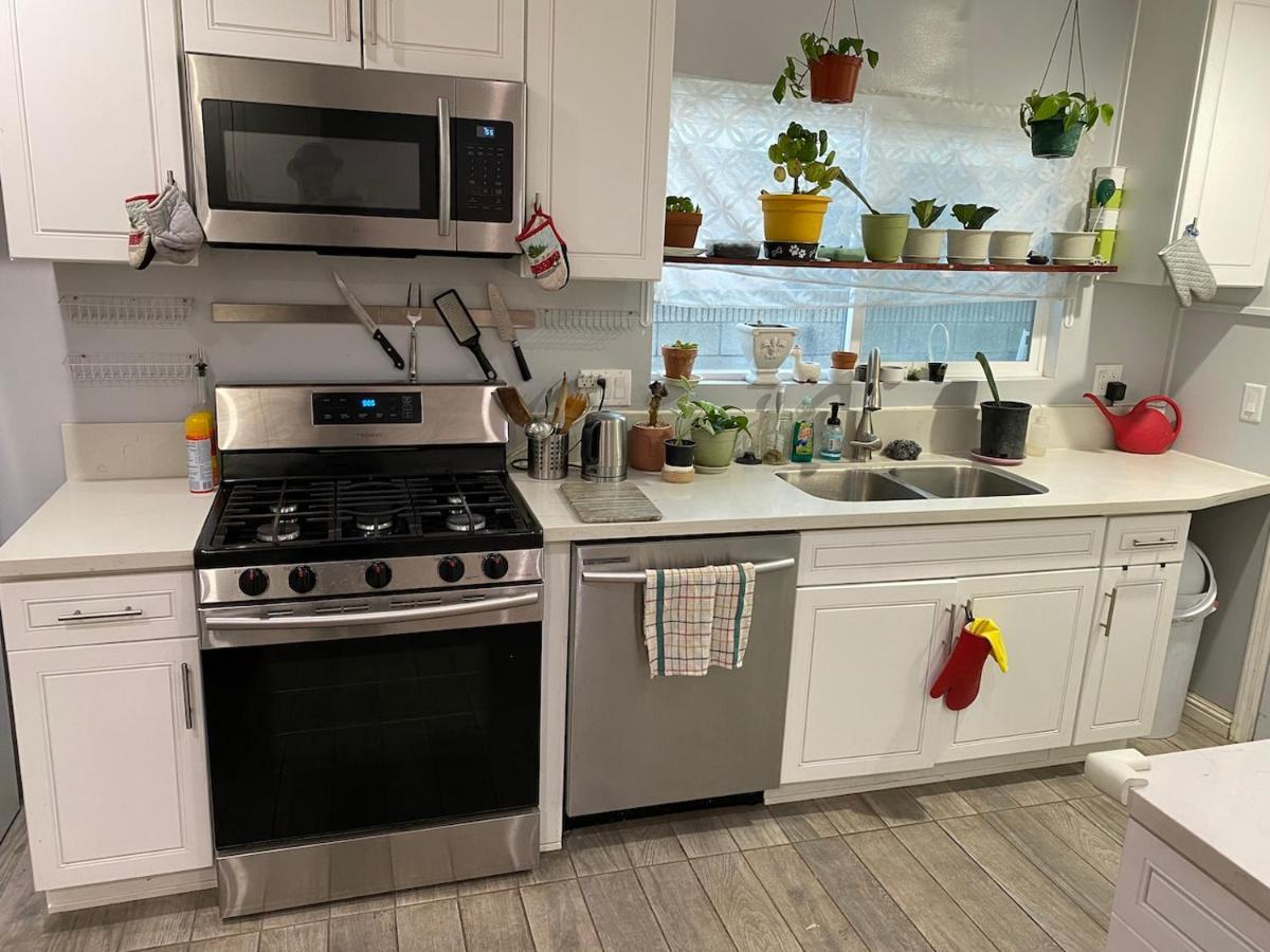 Private Room In Los Angeles La With Tv & Wifi & Ac & View Of Hollywood Sign & Private Fridge & Shared Kitchen!!! Exterior foto