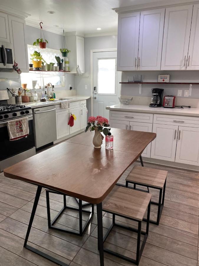 Private Room In Los Angeles La With Tv & Wifi & Ac & View Of Hollywood Sign & Private Fridge & Shared Kitchen!!! Exterior foto