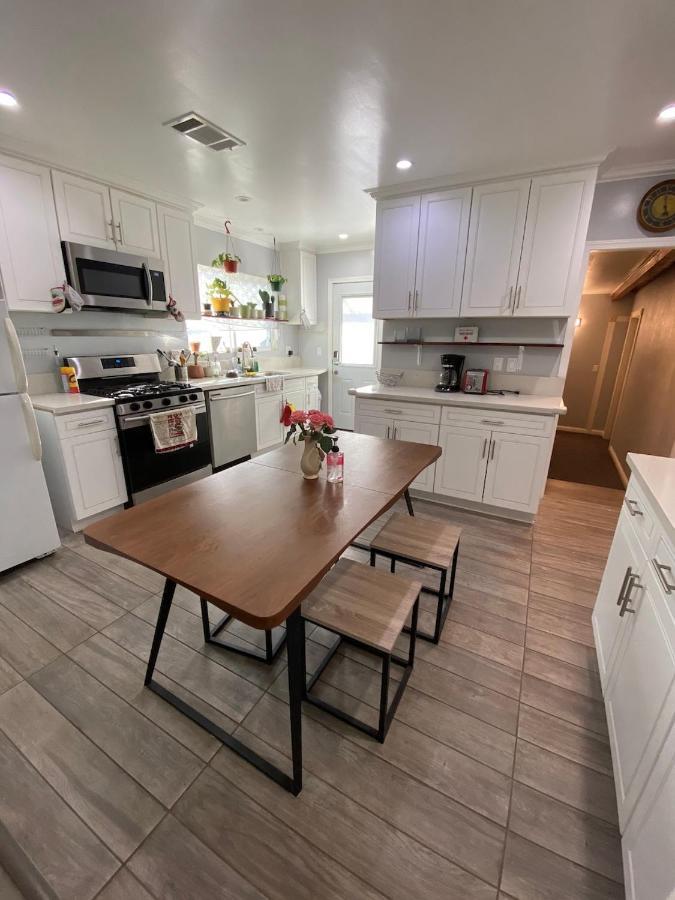 Private Room In Los Angeles La With Tv & Wifi & Ac & View Of Hollywood Sign & Private Fridge & Shared Kitchen!!! Exterior foto