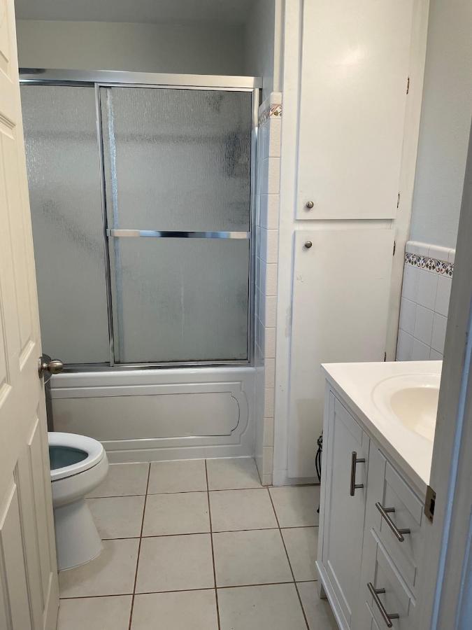 Private Room In Los Angeles La With Tv & Wifi & Ac & View Of Hollywood Sign & Private Fridge & Shared Kitchen!!! Exterior foto