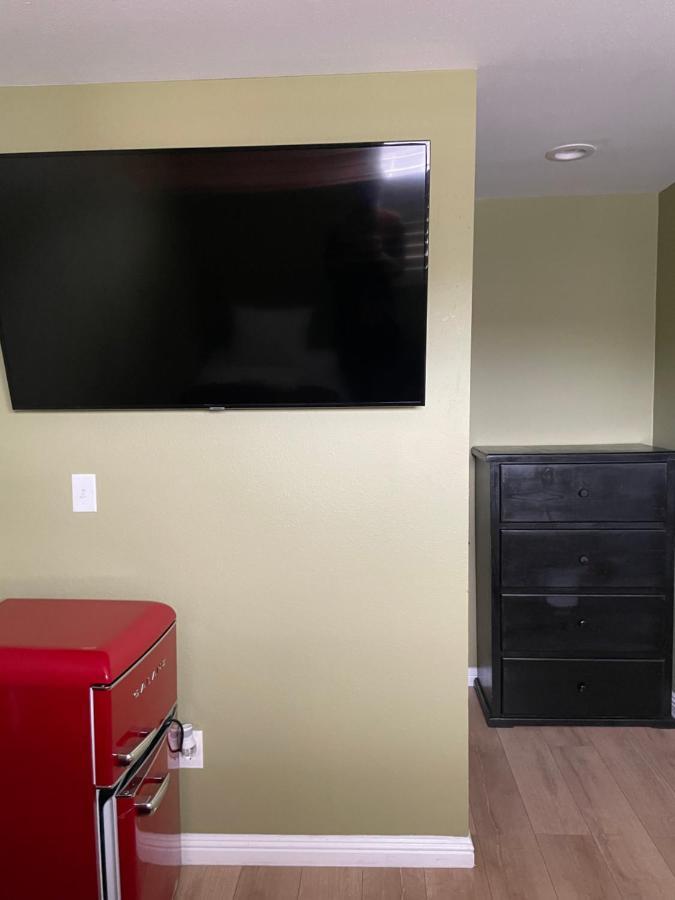 Private Room In Los Angeles La With Tv & Wifi & Ac & View Of Hollywood Sign & Private Fridge & Shared Kitchen!!! Exterior foto