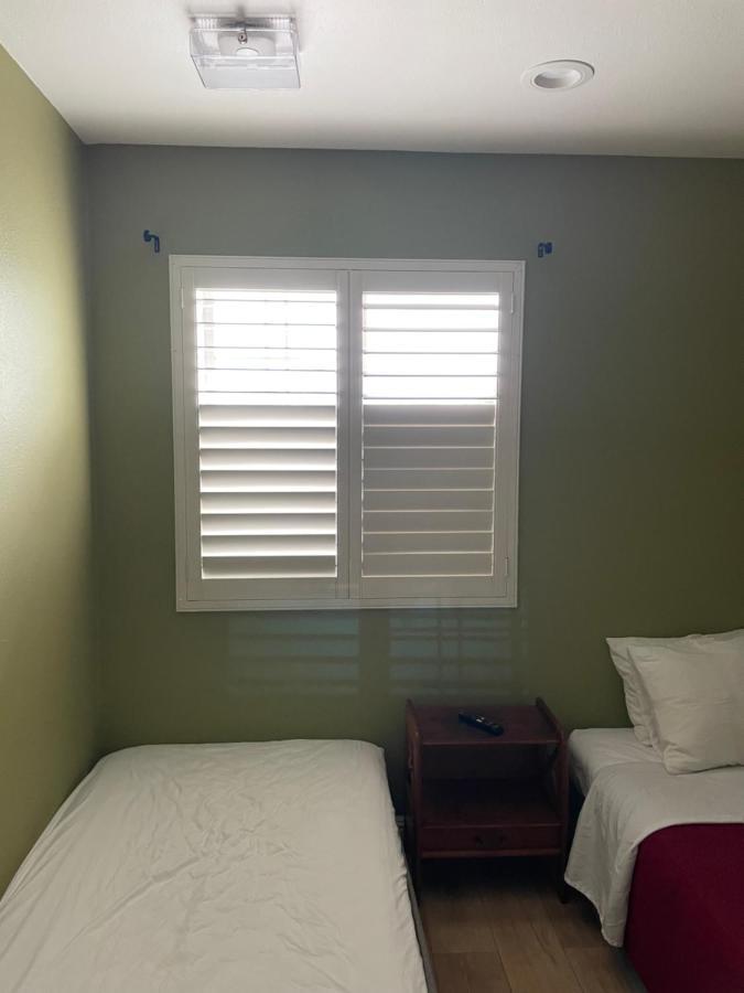 Private Room In Los Angeles La With Tv & Wifi & Ac & View Of Hollywood Sign & Private Fridge & Shared Kitchen!!! Exterior foto