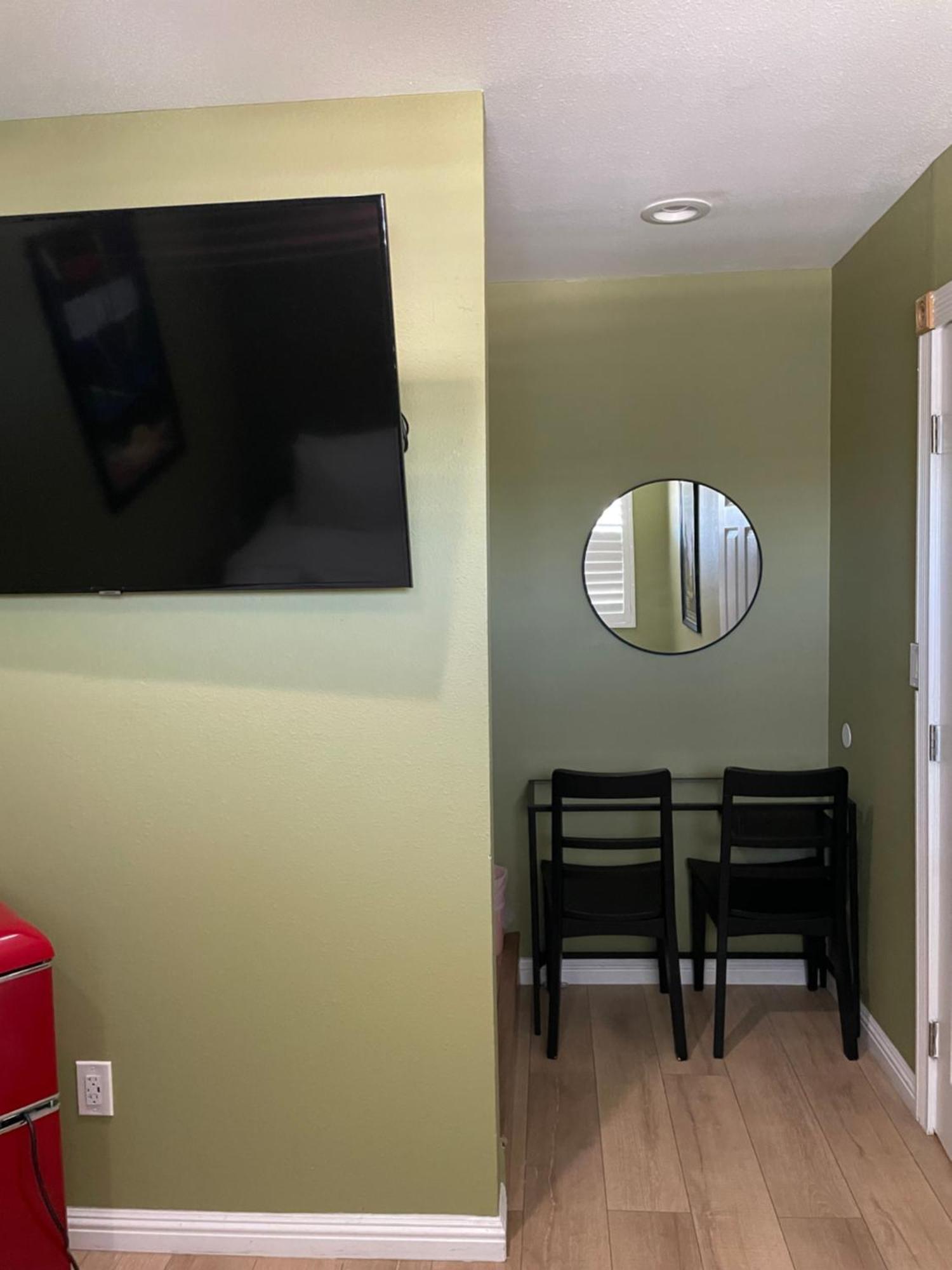 Private Room In Los Angeles La With Tv & Wifi & Ac & View Of Hollywood Sign & Private Fridge & Shared Kitchen!!! Exterior foto