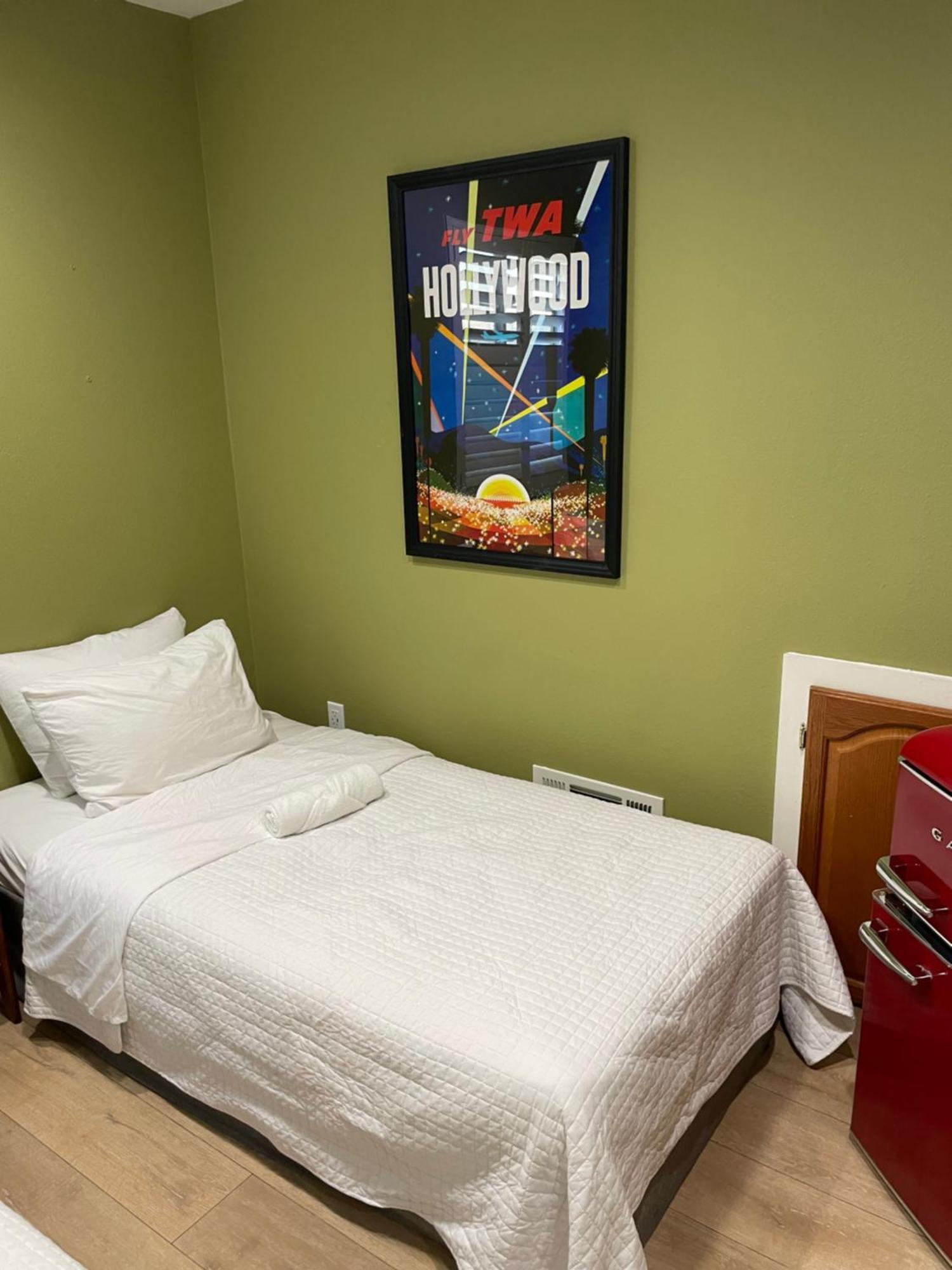 Private Room In Los Angeles La With Tv & Wifi & Ac & View Of Hollywood Sign & Private Fridge & Shared Kitchen!!! Exterior foto