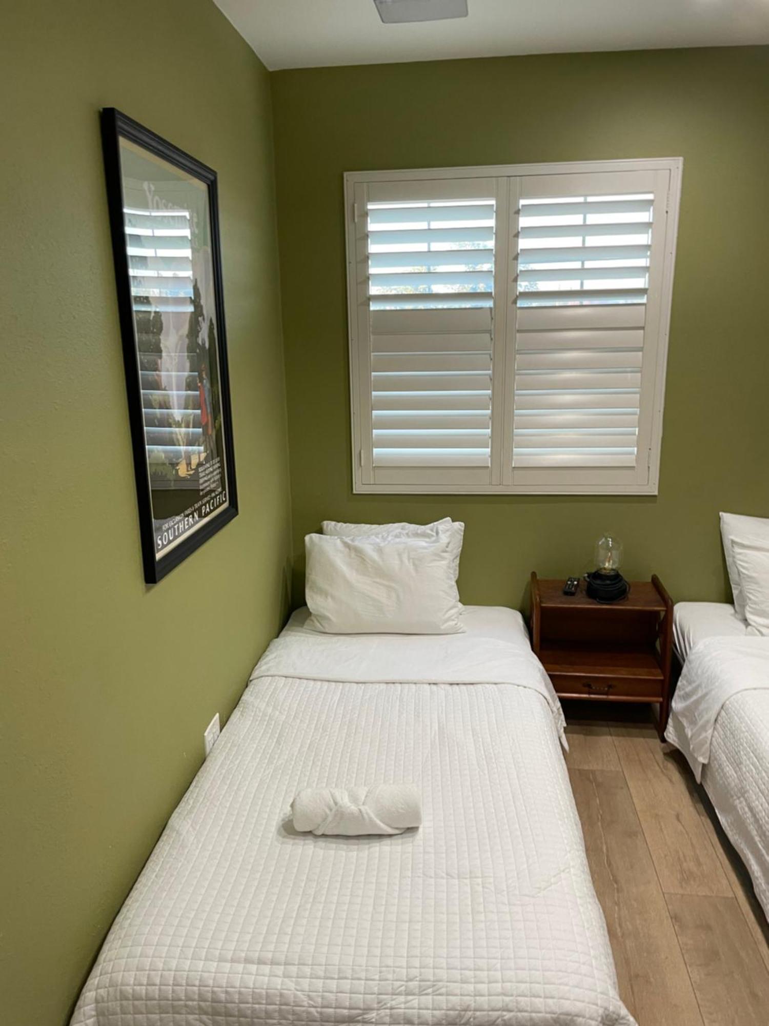 Private Room In Los Angeles La With Tv & Wifi & Ac & View Of Hollywood Sign & Private Fridge & Shared Kitchen!!! Exterior foto
