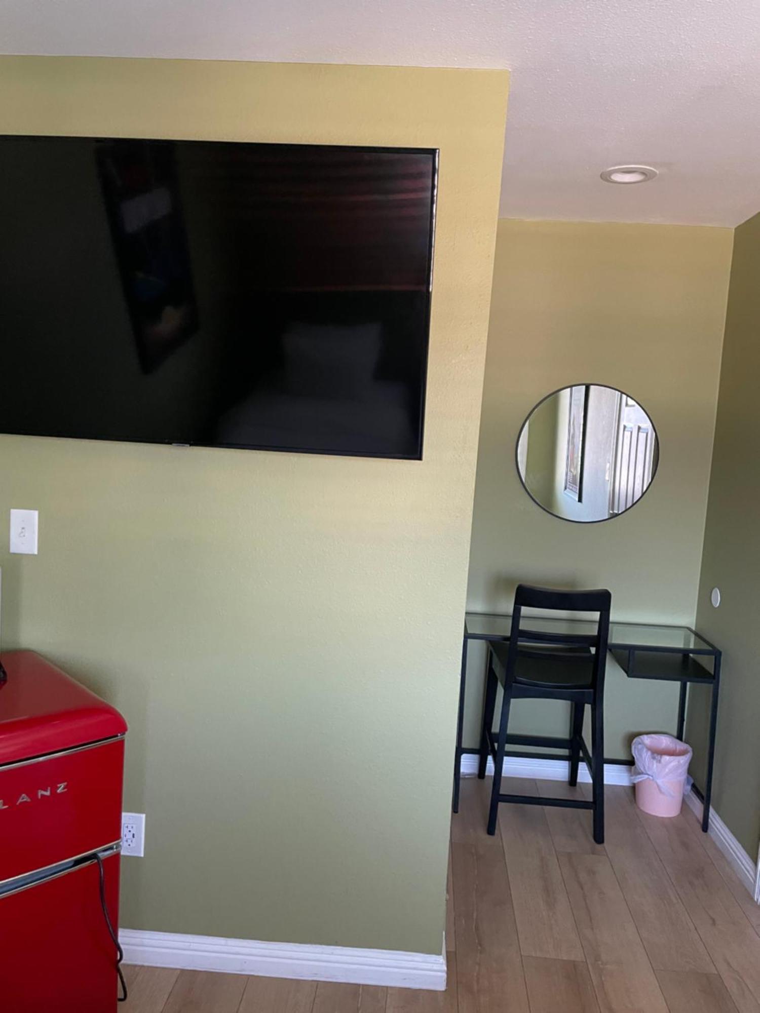 Private Room In Los Angeles La With Tv & Wifi & Ac & View Of Hollywood Sign & Private Fridge & Shared Kitchen!!! Exterior foto