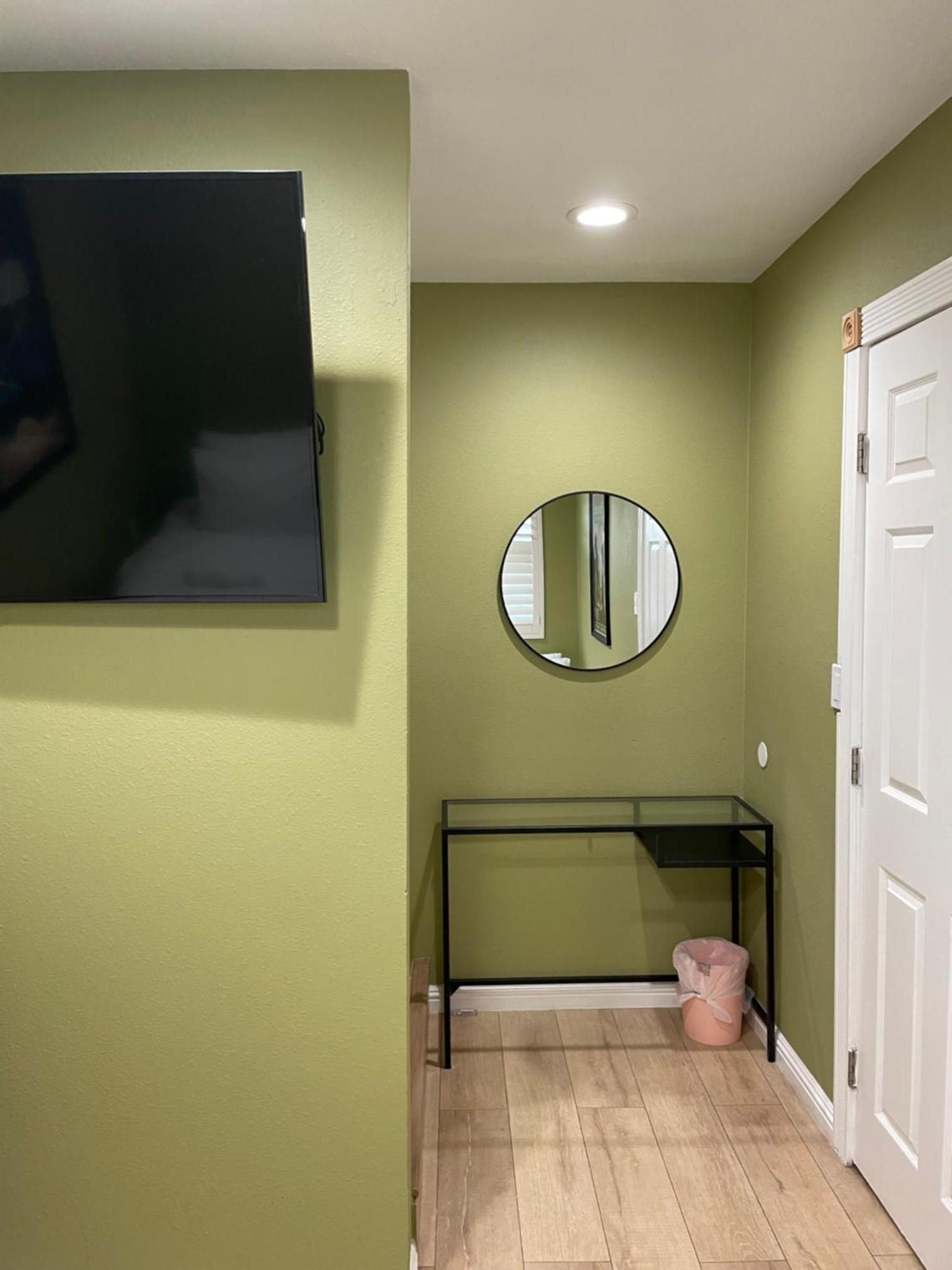 Private Room In Los Angeles La With Tv & Wifi & Ac & View Of Hollywood Sign & Private Fridge & Shared Kitchen!!! Exterior foto