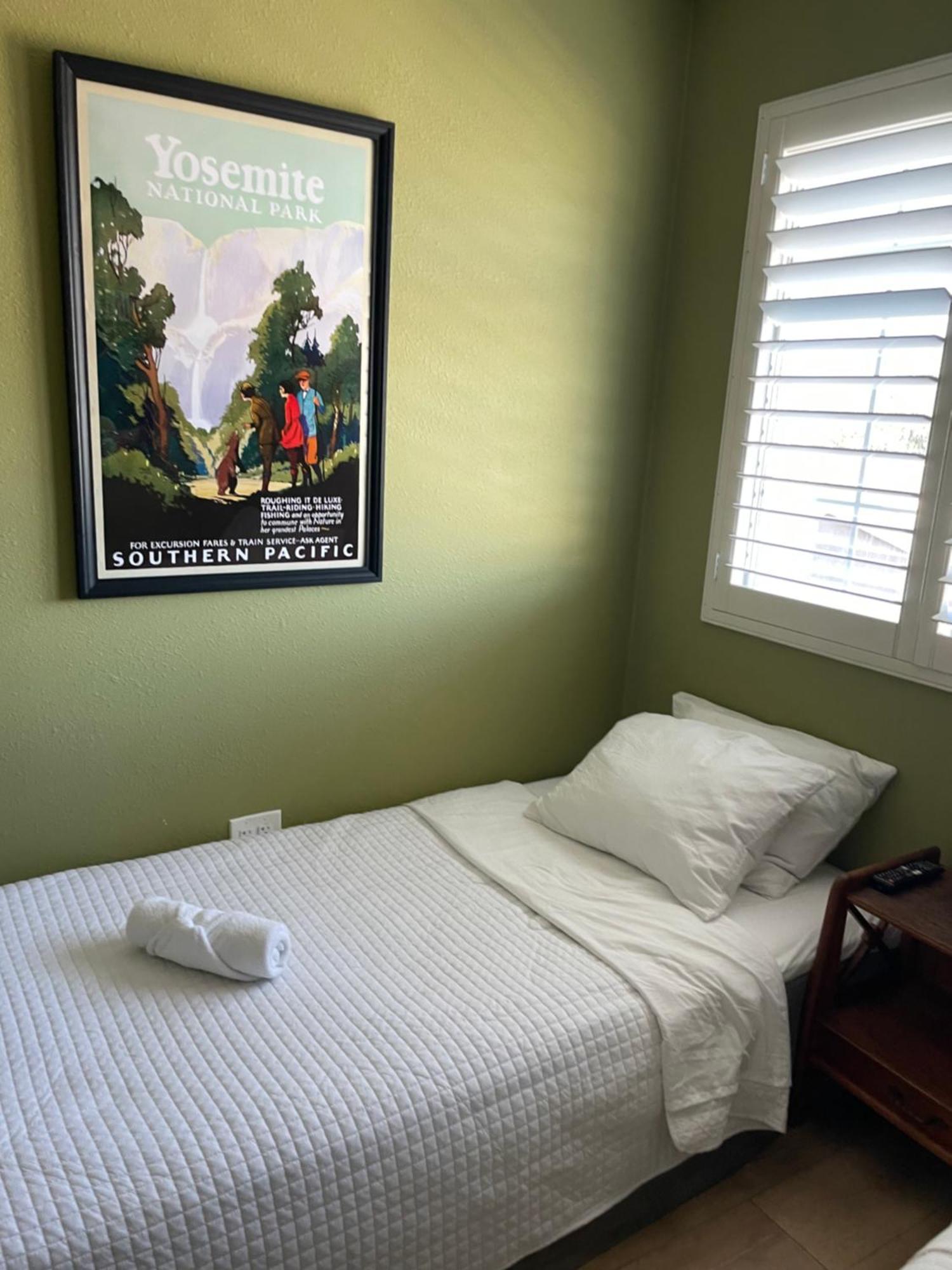 Private Room In Los Angeles La With Tv & Wifi & Ac & View Of Hollywood Sign & Private Fridge & Shared Kitchen!!! Exterior foto