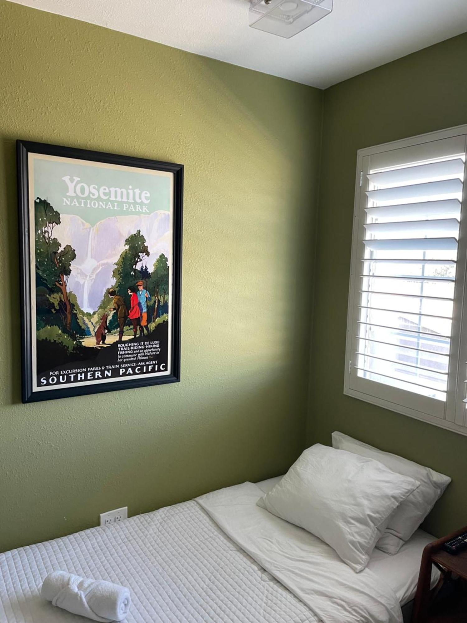 Private Room In Los Angeles La With Tv & Wifi & Ac & View Of Hollywood Sign & Private Fridge & Shared Kitchen!!! Exterior foto