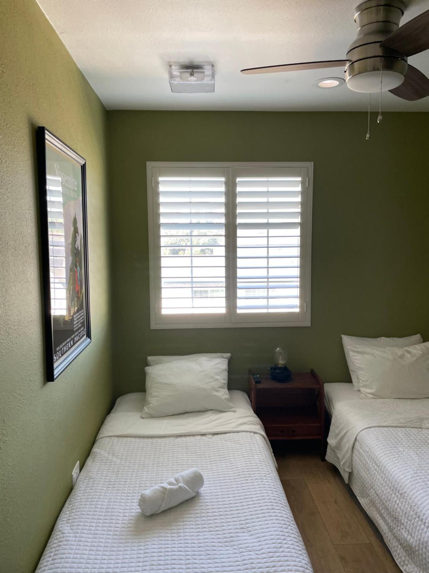 Private Room In Los Angeles La With Tv & Wifi & Ac & View Of Hollywood Sign & Private Fridge & Shared Kitchen!!! Exterior foto