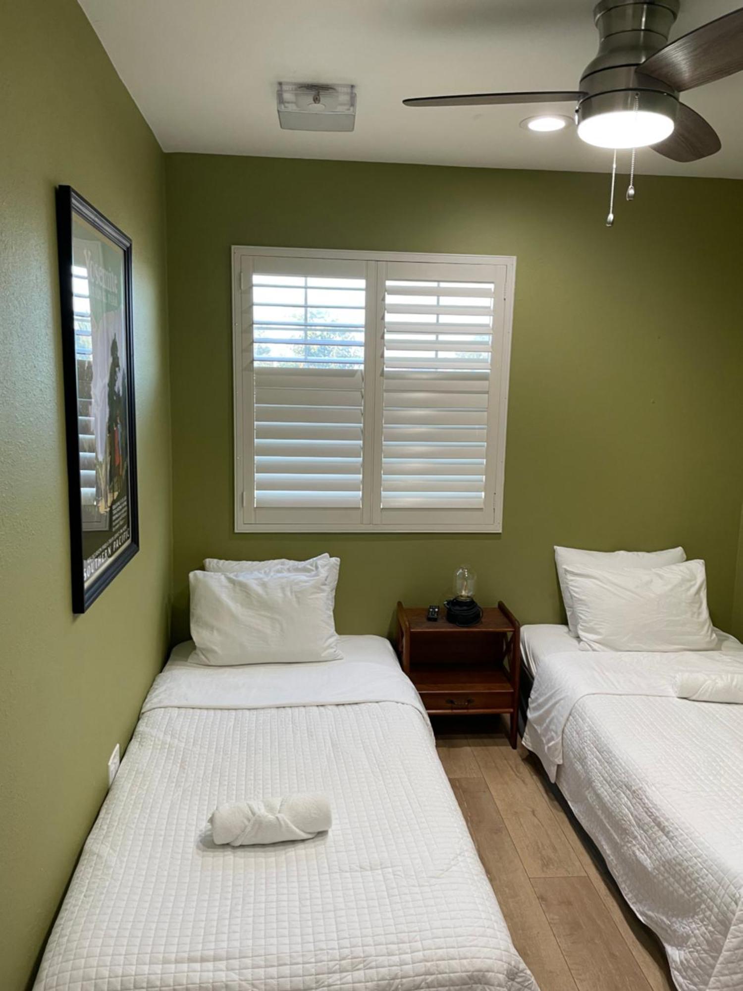 Private Room In Los Angeles La With Tv & Wifi & Ac & View Of Hollywood Sign & Private Fridge & Shared Kitchen!!! Exterior foto