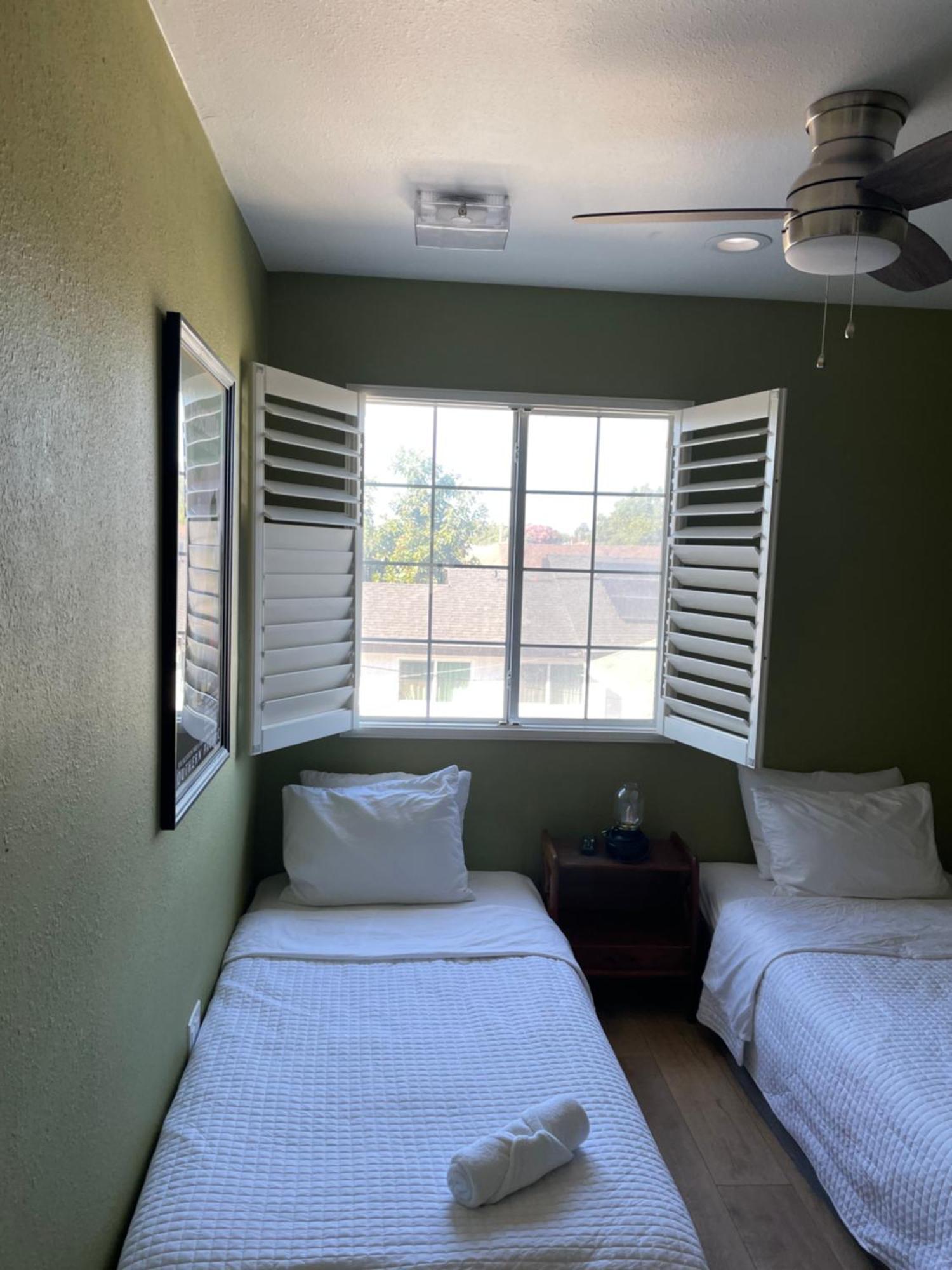 Private Room In Los Angeles La With Tv & Wifi & Ac & View Of Hollywood Sign & Private Fridge & Shared Kitchen!!! Exterior foto