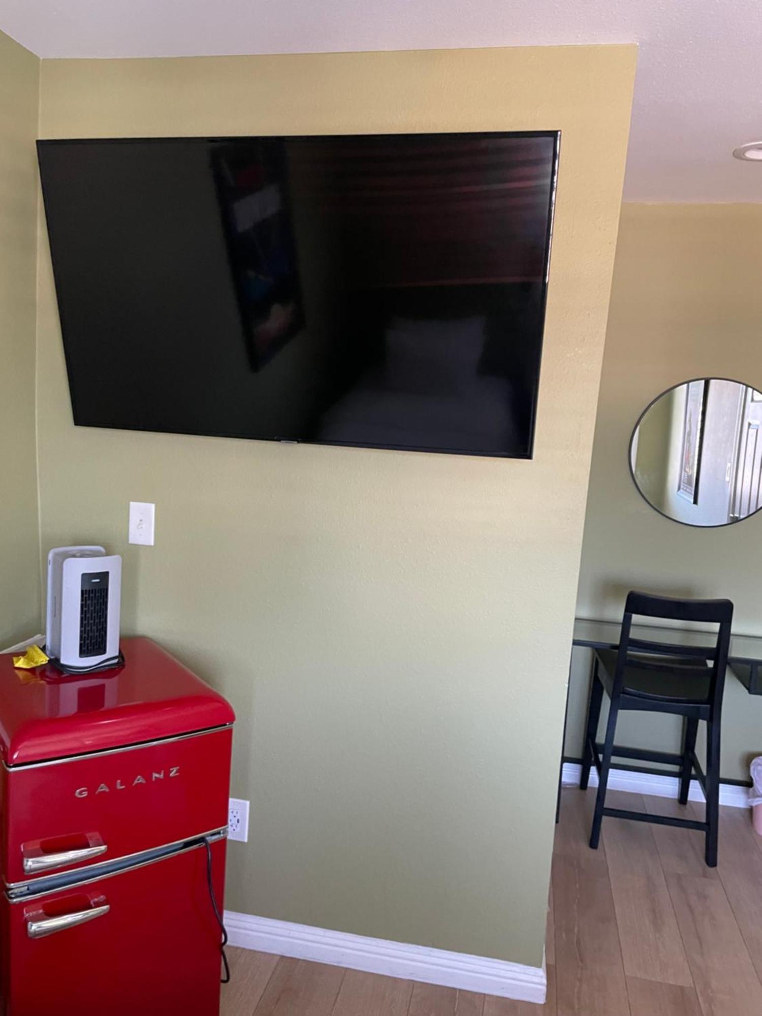 Private Room In Los Angeles La With Tv & Wifi & Ac & View Of Hollywood Sign & Private Fridge & Shared Kitchen!!! Exterior foto